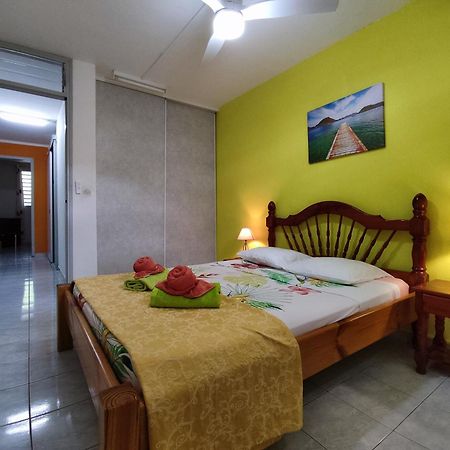 Bungalow With Sea View In Деше Экстерьер фото
