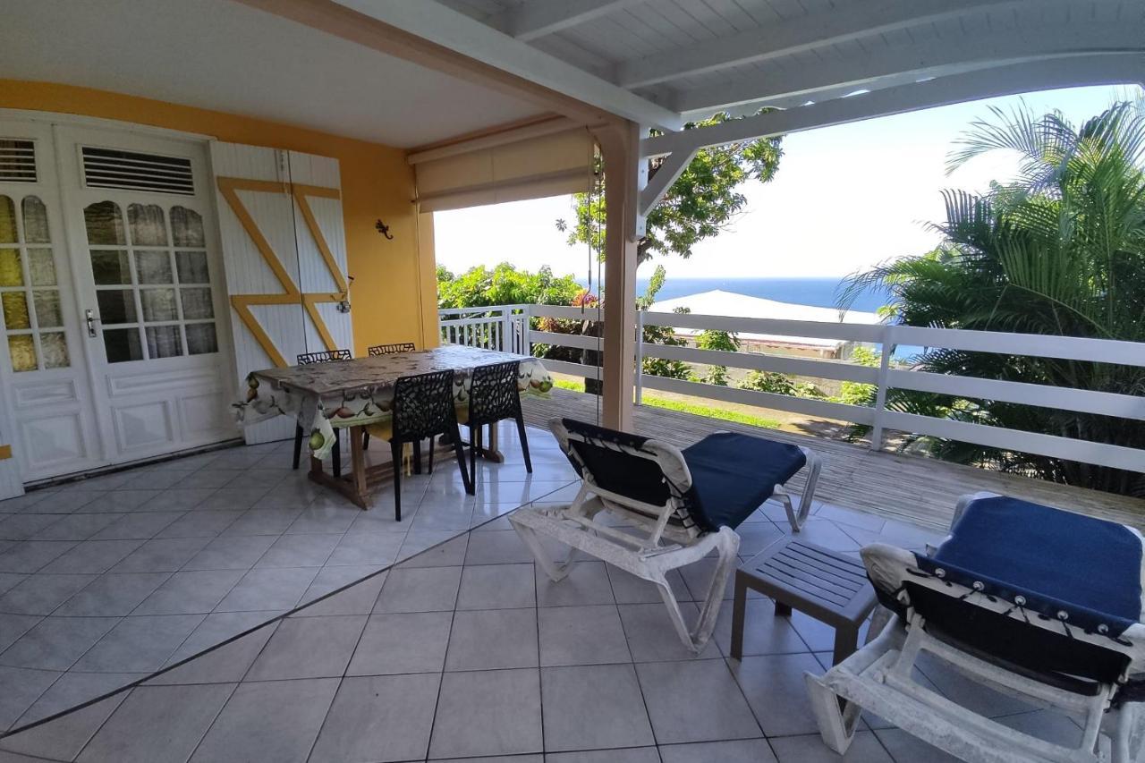 Bungalow With Sea View In Деше Экстерьер фото