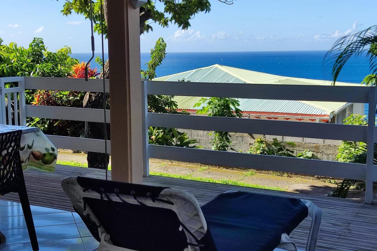 Bungalow With Sea View In Деше Экстерьер фото