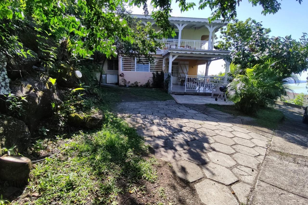 Bungalow With Sea View In Деше Экстерьер фото