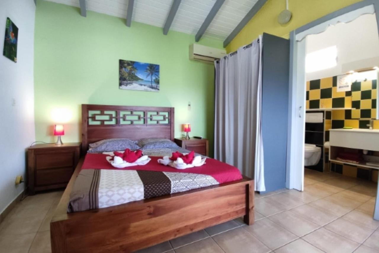 Bungalow With Sea View In Деше Экстерьер фото