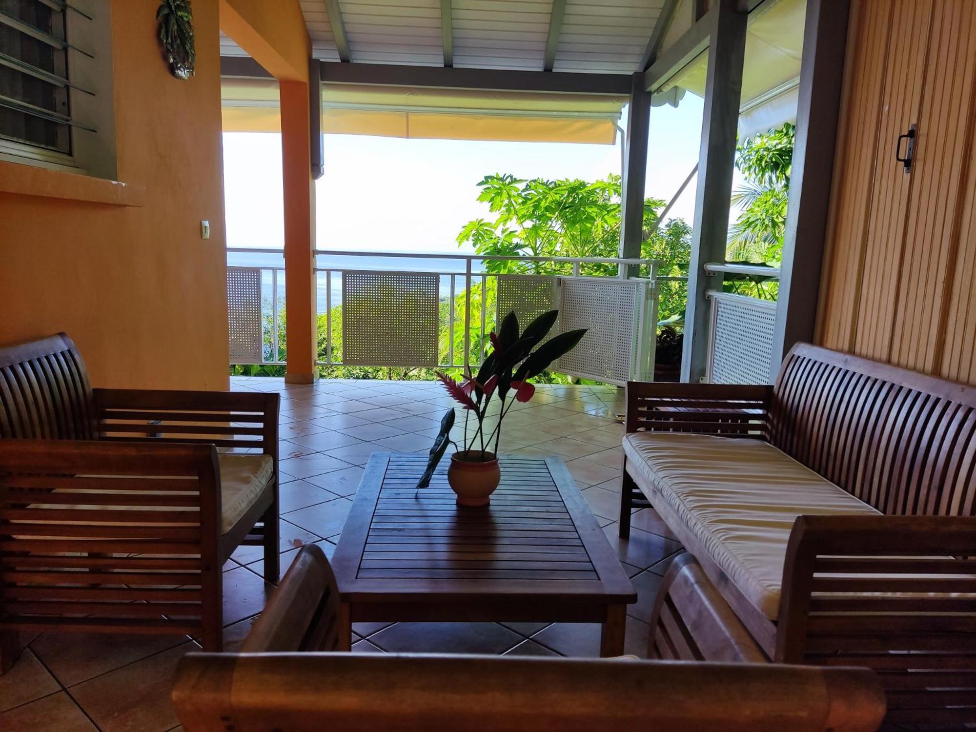 Bungalow With Sea View In Деше Экстерьер фото