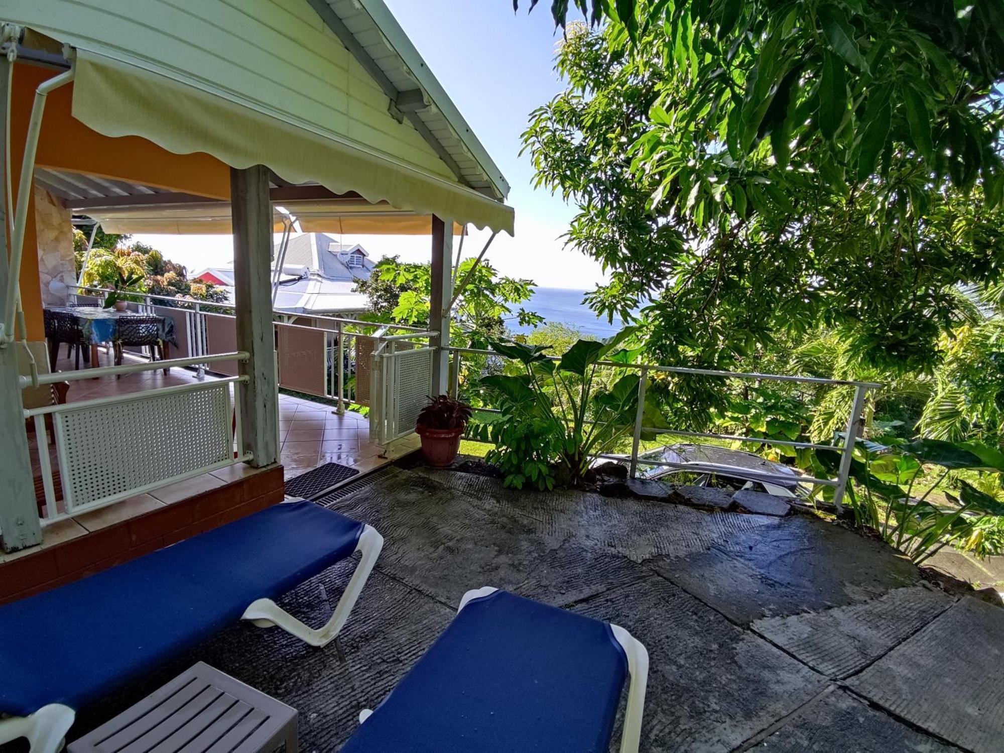Bungalow With Sea View In Деше Экстерьер фото