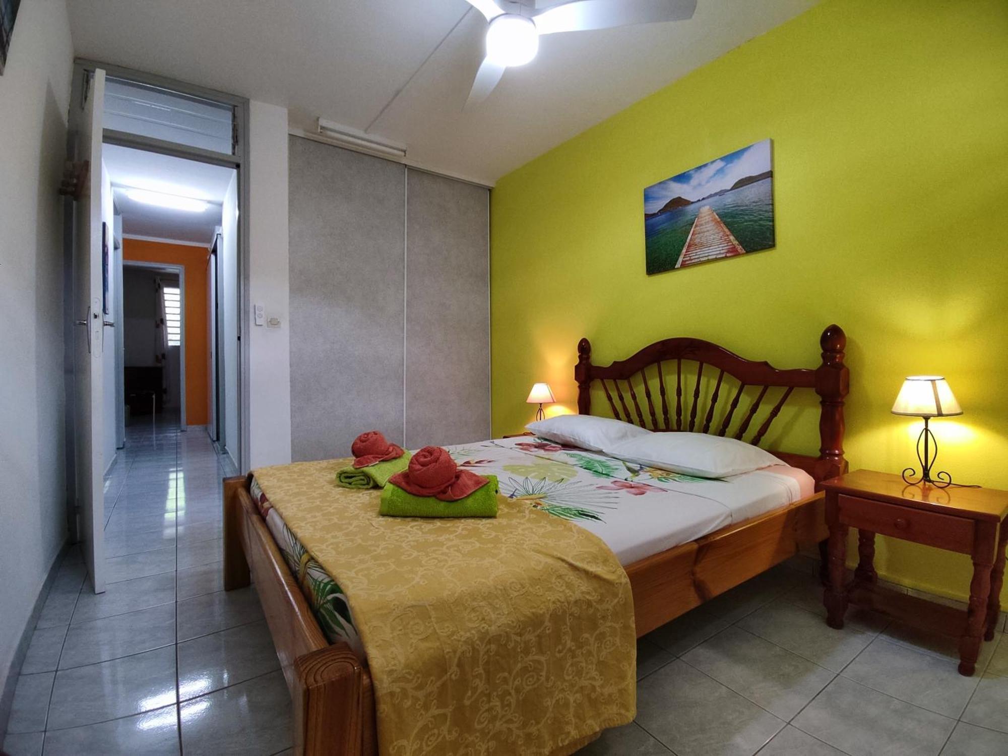 Bungalow With Sea View In Деше Экстерьер фото